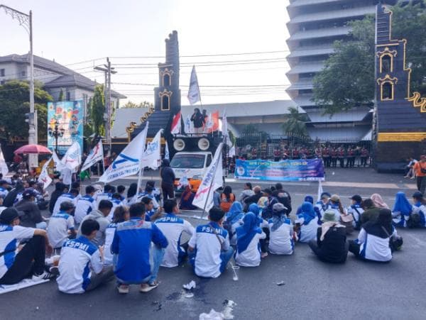 Desak Pemerintah Cabut Program Tapera, Buruh Gelar Demo di Depan Kantor Gubernur Jaten