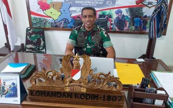 Kisah Inspiratif Letkol Inf Ronald Patty, Wujudkan Mimpi Dua Putra Papua Jadi Perwira TNI AD