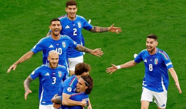 Italia Menang Comeback, Torehkan Hasil Positif 