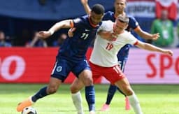 Belanda Tundukkan Polandia dengan Skor 2-1, Gol Spektakuler Menit 83 Buat Frustasi Lawan