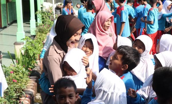 Mengenal Sosok Polwan Brigadir Yuvina Lusiana Dewi Mahir Bahasa Isyarat Mengenal Sosok Polwan Brigadir Yuvina Lusiana Dewi Mahir Bahasa Isyarat