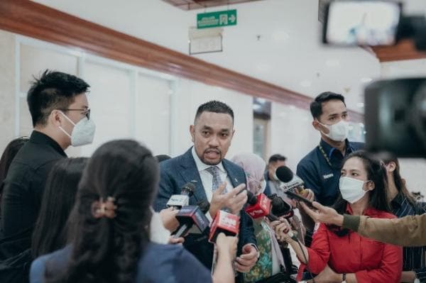 Ahmad Sahroni Minta PPATK Buka Nama 1.000 Anggota Dewan Pemain Judi Online