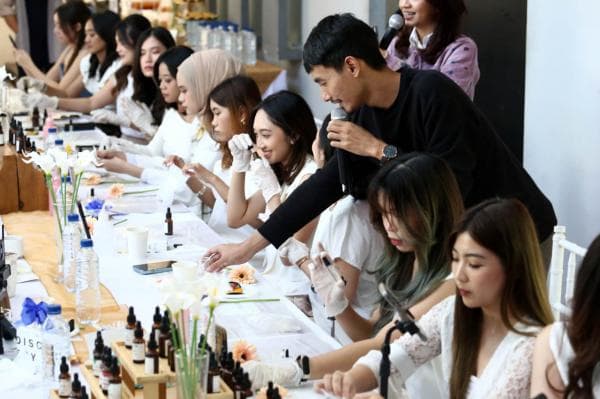 Onix Academy Bongkar Rahasia Dibalik Pembuatan Parfum, Ajak Influencer Surabaya Racik di Tempat