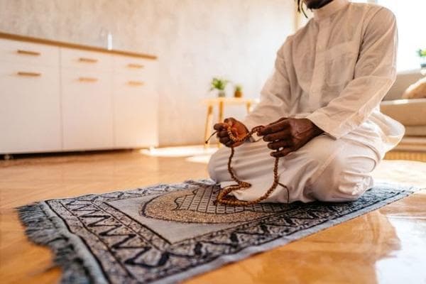 3 Amalan setelah Sholat Maghrib dan Subuh yang Penuh Keutamaan