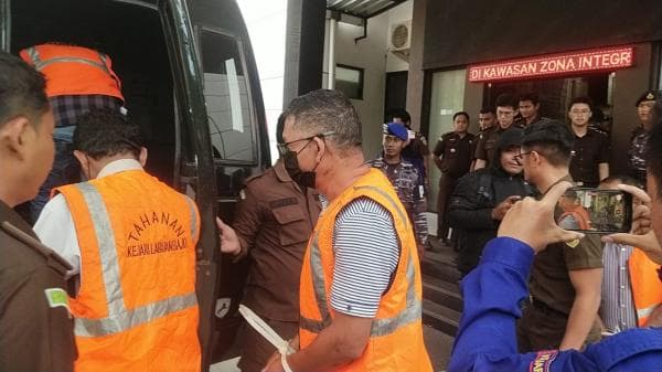 Kejari Mabar Tahan Lima Orang Tersangka Kasus Korupsi Sarpras Bumi Perkemahan Mbuhung