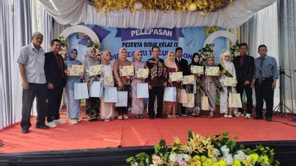 Momen Tak Pernah Terlupakan Seumur Hidup, Graduasi SMPN 1 Leuwigoong Garut