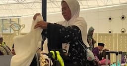 Jama'ah Haji Asal Indonesia Pakai Baju Berlapis, Saat Pulang Agar Dapat Oleh-oleh