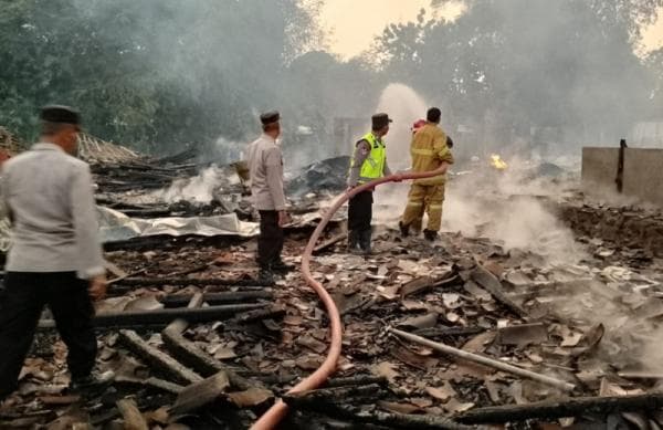 Kebakaran Hanguskan Sembilan Bangunan Rumah di Karangrayung Grobogan, Kerugian Rp890 Juta