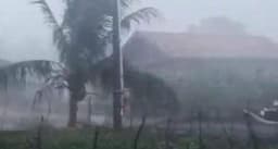 Ratusan Rumah Warga di Lampung Diterjang Angin Puting Beliung