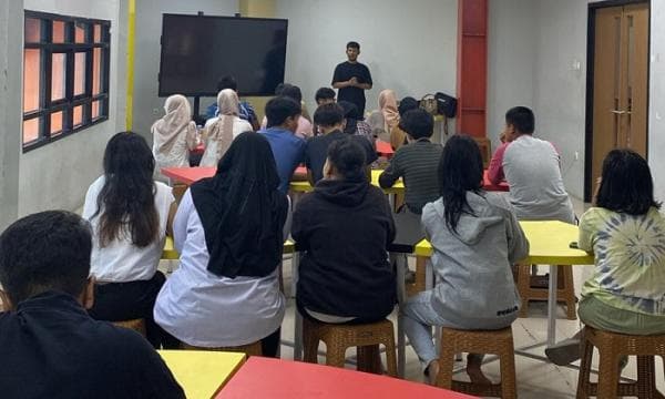 Kawani Academy Latih Anak Muda Sumedang Jadi Konten Kreator Digital Kawani Academy Latih Anak Muda Sumedang Jadi Konten Kreator Digital