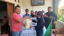Perusahaan Pengolahan Kayu di Jombang Ini Salurkan 1500 Paket Sembako Kepada Warga Tunggorono