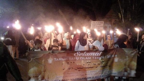 Meriah, Warga Ciamis Sambut Malam Tahun Baru Islam 1446 Hijriah dengan Pawai Obor