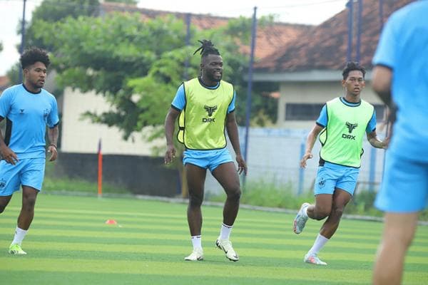 PSIS Semarang Resmi Kontrak Striker Timnas Burundi Sudi Abdallah