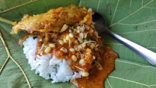 Cobain Nasi Pecel Godong Jati Bu Lastri Ponorogo, Warungnya Kayu hingga Suasana Asri Cobain Nasi Pecel Godong Jati Bu Lastri Ponorogo, Warungnya Kayu hingga Suasana Asri