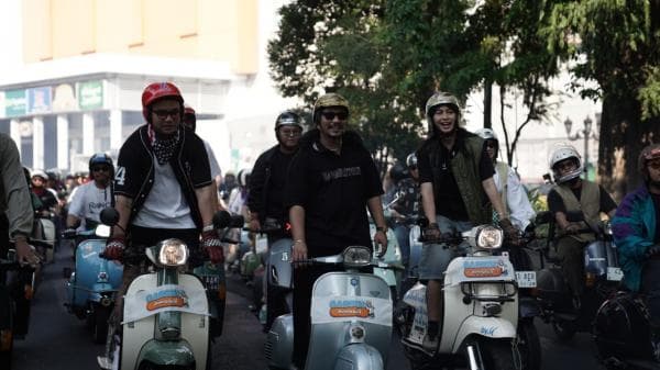 Serunya GasSin Bareng by.U, Ribuan Scooter Ramaikan Jalanan Surabaya