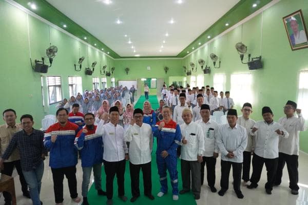 Siswa MAS Manbail Futuh Belajar Etika Dunia Siber Dari Ahli Asal Rusia, Agar Aman Berinternet