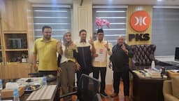 Resmi! DPP PKS Serahkan SK Usung Imam-Ririn di Pilkada Depok 2024