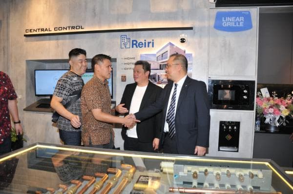 Buka Showroom Baru di Surabaya, Daikin Airconditioning Indonesia Perluas Pemasaran AC Home Central