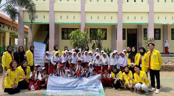 Mahasiswa FIK UI Gelar Edukasi PHBS dan Pelatihan Guru Berbasis Fun Learning di Muara Gembong Bekasi Mahasiswa FIK UI Gelar Edukasi PHBS dan Pelatihan Guru Berbasis Fun Learning di Muara Gembong Bekasi