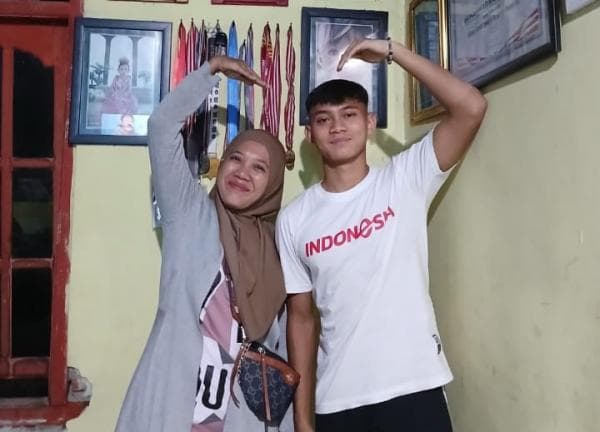 Afrisal, Dikenal Penyerang Tak Egois yang Didoakan Ibunya Ikut Piala Dunia U-20 Afrisal, Dikenal Penyerang Tak Egois yang Didoakan Ibunya Ikut Piala Dunia U-20