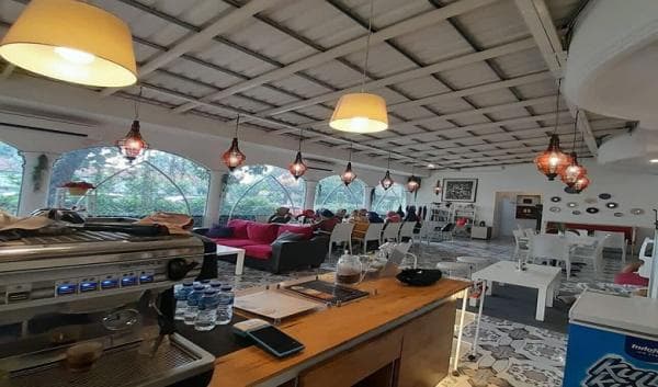 10 Cafe Dekat Stasiun Bogor yang Cocok untuk Bersantai sambil Menunggu Jadwal Kereta 10 Cafe Dekat Stasiun Bogor yang Cocok untuk Bersantai sambil Menunggu Jadwal Kereta