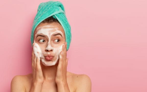 Cara Benar Double Cleansing: Ini Tips dan Triknya