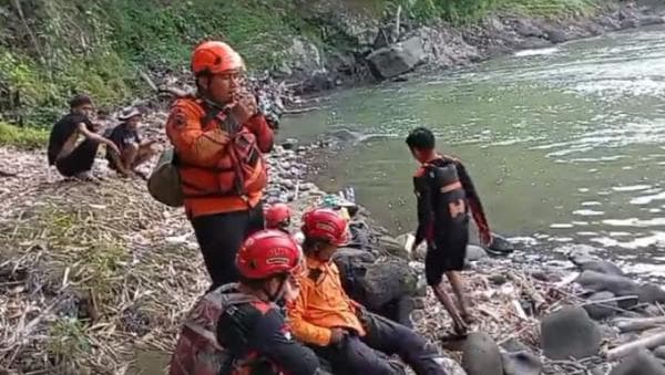 Pemuda yang Diduga Terjun dari Jembatan Cirahong Belum Ditemukan