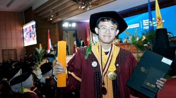 Raih Cumlaude, Leonard Hartanto Jososudarmo Jadi Wisudawan Terbaik Kedokteran Unpad