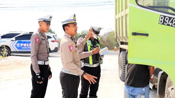 Puluhan Truk Tanpa Penutup Muatan, Terjaring Razia Satlantas Polres Gresik