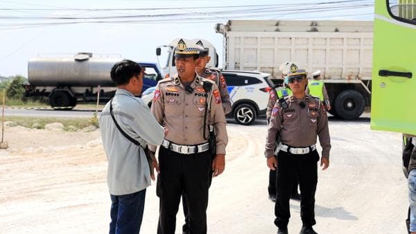 Satlantas Polres Gresik Tindak Truk Pengangkut Material Tanpa Penutup, Ada yang Ditilang, Ini Bahaya