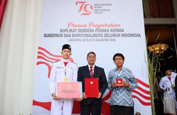 Pemkot Makassar Terima Duplikat Bendera Pusaka dari BPIP Jelang HUT RI ke 79