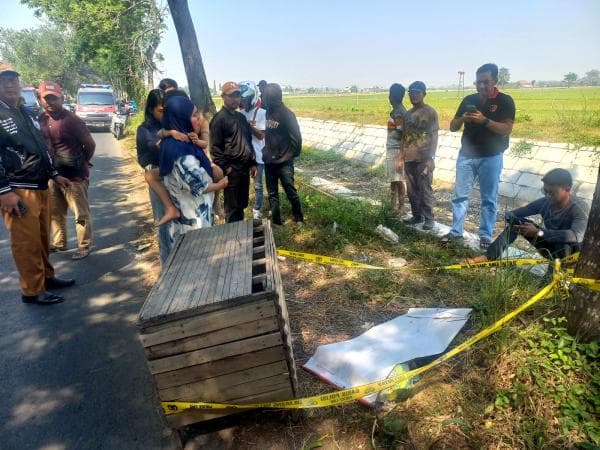 Warga Dusun Betek Barat Panik, Mayat Bayi Terbungkus Plastik Ditemukan Dipinggir Jalan Raya Jombang