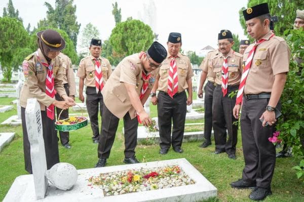 Pj Sekda Kota Medan Pimpin Ziarah Makam Pahlawan Sambut Hari Pramuka ke 63