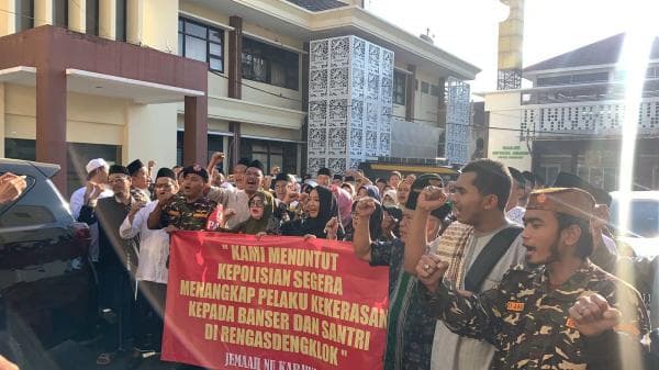 Penanganan Kasus Persekusi Kiai NU Dinilai Lambat, Mapolres Karawang Dikepung Massa