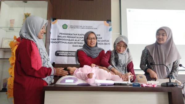 Dosen Kesmas FIK Unsil Tasikmalaya Edukasi Kader Posyandu Gunakan Antropometri Deteksi Stunting