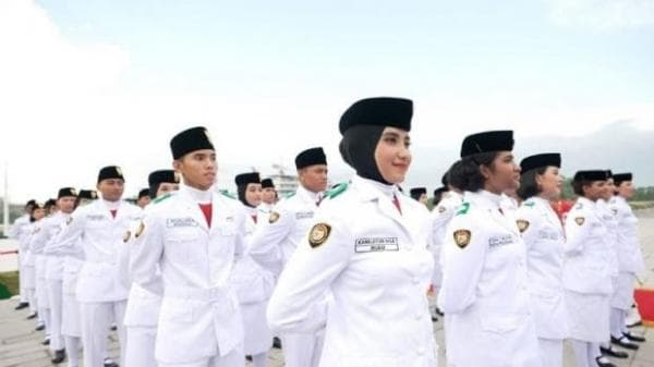 Usai Tuai Kritik, Anggota Paskibraka Nasional Pakai Jilbab