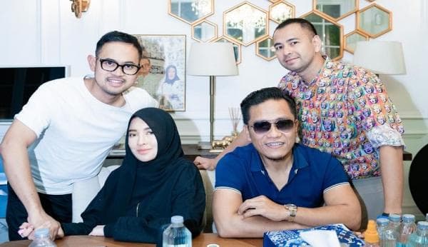 Momen Gus Miftah dan Raffi Ahmad Semangati Shandy Purnamasari 