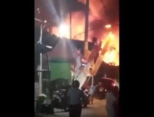 Pasar Buah Peterongan Semarang Terbakar, Warga Sempat Panik