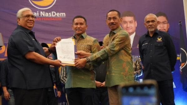 Serahkan Rekomendasi B1-KWK NasDem ke Calon Kepala Daerah di Sultra, Ali Mazi Puji La Ode Darwin