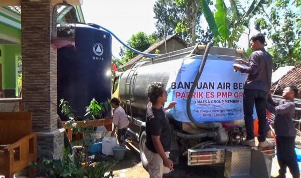 Kekeringan, Donatur Droping Air Bersih ke Warga Desa Karangpatihan Ponorogo