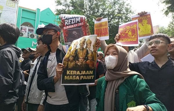 Tolak Revisi UU Pilkada, Ribuan Massa di Jogja Demo di DPRD DIY