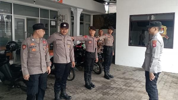 Personel Polsek Tawang Patroli Kantor KPU Kota Tasikmalaya untuk Ciptakan Keamanan dan Ketertiban