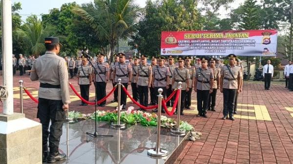 Kapolres Lebak Pimpin Upacara Sertijab Kasat Lantas, Kasat Tahti dan Tujuh Kapolsek Jajaran