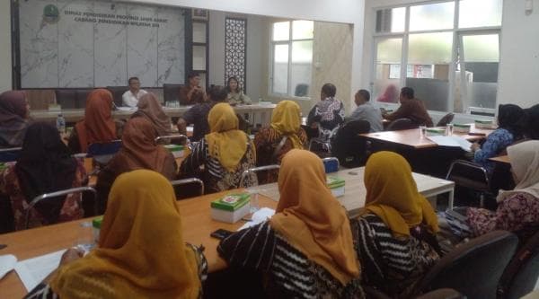 Pertanyakan Izin Operasional SMKN Tambaksari, Warga dan Tokoh Masyarakat Geruduk KCD XIII Ciamis