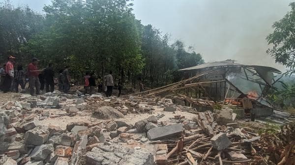 Penampakan 41 Makam Keramat Palsu dan Saung di Citepus Palabuhanratu yang Dihancurkan Warga