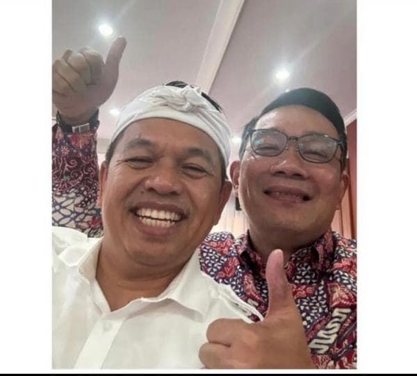 Kejutkan Warganet, Dedi Mulyadi Mesra Foto Bareng Ridwan Kamil