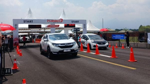 Ratusan Pebalap Ramaikan Final Pertamax Turbo Drag Fest 2024 di Lanud Wiriadinata Tasikmalaya