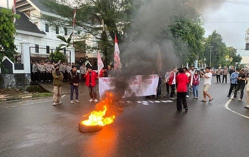 Polresta Mamuju Kawal Ketat Aksi Unras Aliansi Rakyat Sulbar Peduli Konstitusi