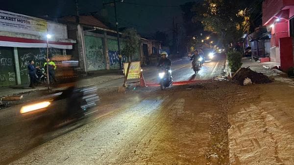 Bekas Galian di Jalan Raya Sukabumi Biang Kecelakaan