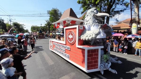 Pawai Pembangunan Agustusan di Sukoharjo, Ribuan Warga Antusias Nonton Padati Jalan